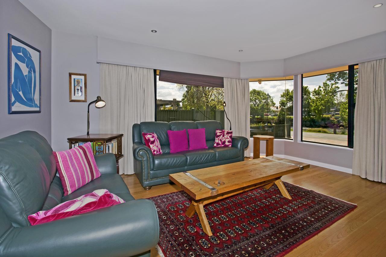 נלסון Riverside Villa - In The City By The River! מראה חיצוני תמונה